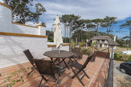 Punta Del Este, Chalet En Pinares, A Pasos Del Mar, 4 Dormitorios .- Ref: 41775