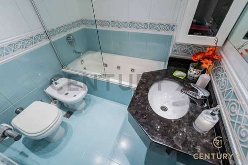 Venta Departamento 4 Ambientes Con Dependencia En Flores Sobre Avenida Avellaneda