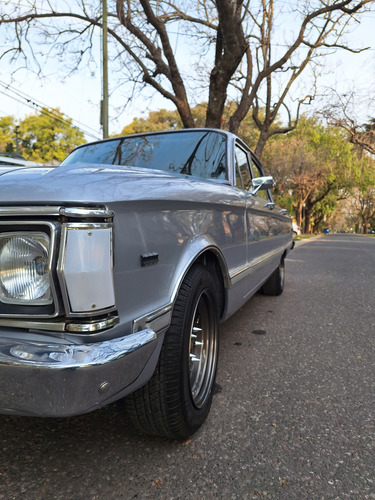 Ford Falcon 1975 Deluxe 221