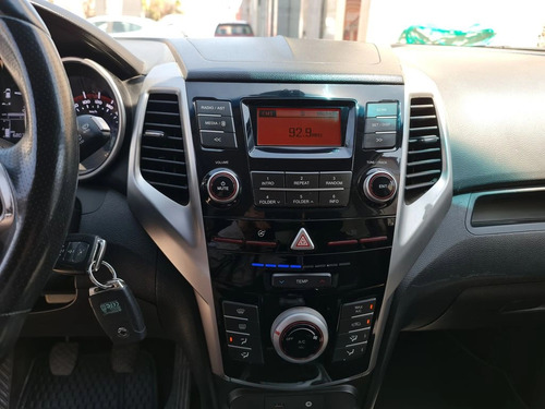 SsangYong Tivoli TX1011 GAS 4x2 MT