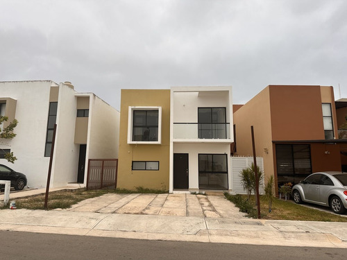 Casa En Renta / Residencial Floresta, Merida, Yuc. / 3 Recamaras