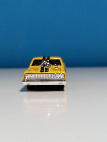 Hot Wheels Chevelle 64 Ss Tm Gm - Mattel 2011 Amarillo (Usado)