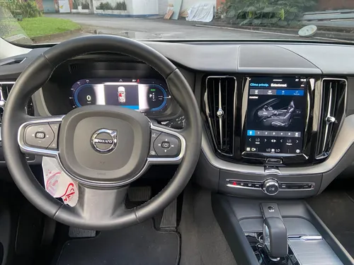 Volvo XC60 2.0 T8 Plus
