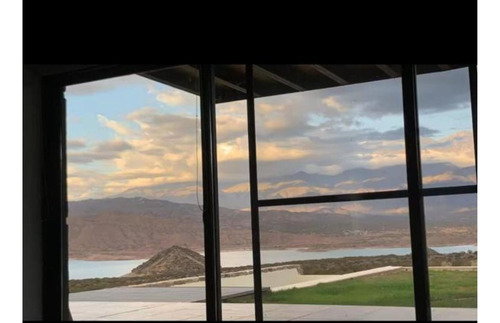 Venta Casa B Privado Frente Al Dique Potrerillos.