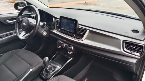 Kia Rio 1.6 Sedan LX Mt