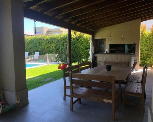 Casa En Venta En Los Tacos, Escobar