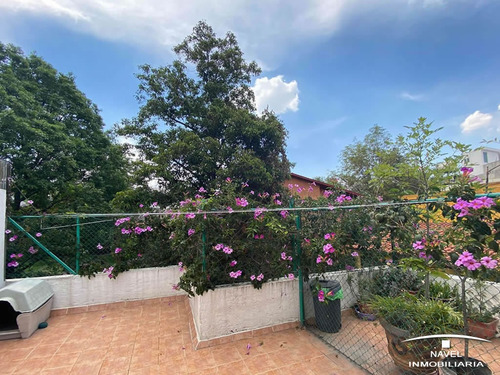 Casa En Venta Desarrollada En Dos Niveles Con Un Mezzanine, En La Calle De Av. México En La Colonia Heroes De Padierna