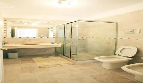 Casa A La Venta Muy Cerca Del Mar, Playa Brava, Punta Del Este.