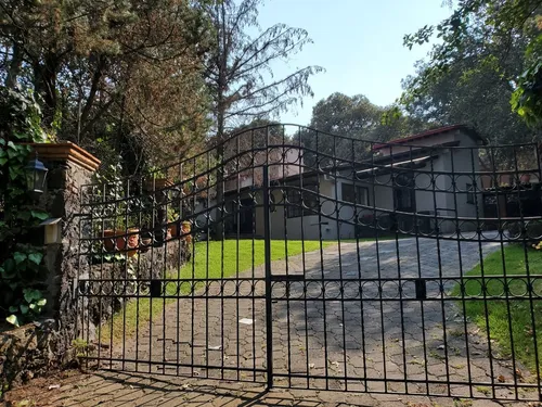 Casa Venta, Con Departamento O Estudio Independiente. 10 Estacionamientos.
