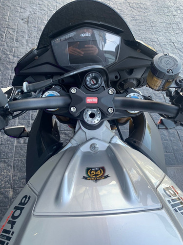 Imagen 23 de 25 de Aprilia Tuono V4 1100 Rf, No Bmw, No Ducati, No Kawasaki Gjf
