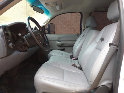 Imagen 10 de 17 de Chevrolet Silverado Ls 4x2 - Automatica