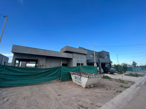 Imagen 5 de 30 de Casa En Obra Avanzada En Barrio Privado Pinar Del Sol V.