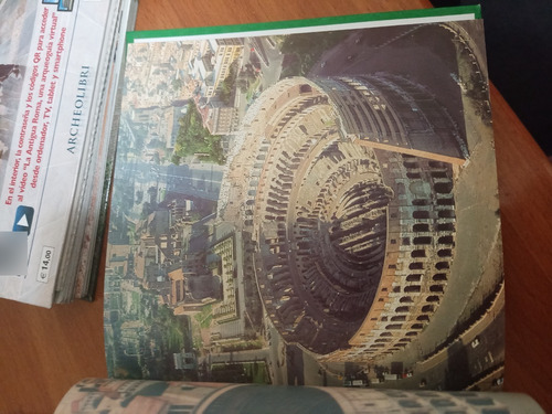 Libros Sobre Roma Con Imágenes Superpuestas