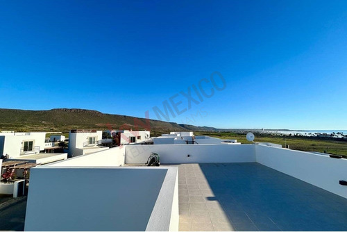 Residencia De Lujo En Venta Ubicada Punta Piedra Ensenada