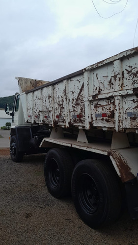 Cargo 2422 E 3-eixos Caçamba