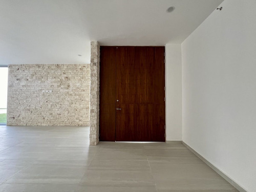Casa En Venta En Merida, Privada El Origen, Mod 659 Con Alberca
