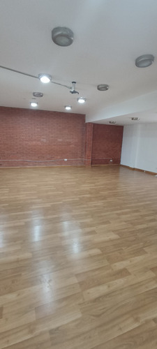 Casa Comercial En Alquiler En Lechería. Negociable