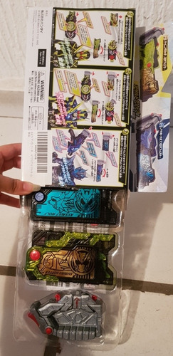 Kamen Rider Zero One Driver Rising Hopper + 2 Progrise Keys