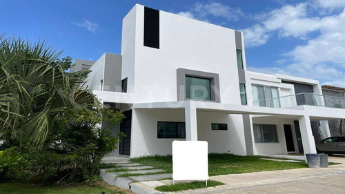 Casa Nueva En Venta En Residencial Aqua, Cancún