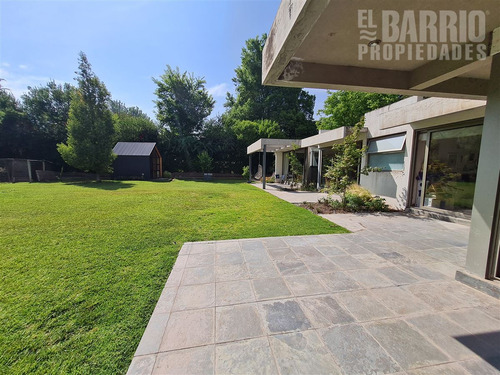 Casa En Venta De 4 Dorm. En Chicureo Poniente
