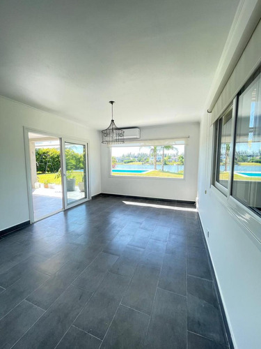 Casa En Alq. Anual - Santa Teresa, Villanueva - 5 Amb - A La Laguna Con Muelle