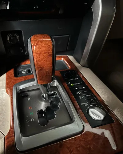 Toyota Land Cruiser LC200 B2+