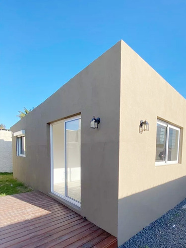 Venta Casa Lagomar, Ciudad De La Costa. 1 Dormitorio Con Renta, Jardin, Parrillero Y Cochera.