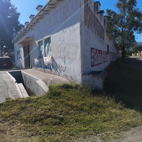 Terreno Rectangular De 1,914 M2, Con 1,051 M2 De Construcción, Ubicado Con Frente De 77.6 Ml A La Carretera Federal 45d Celaya - Querétaro, Km 33, Apaseo El Alto, Gto.
