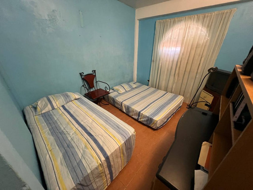 Casa Con Piscina Urbanización Andrés Bello Maracay