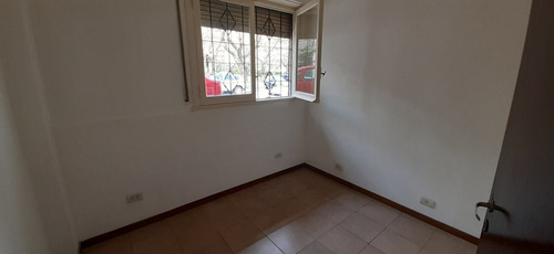 Imagen 5 de 8 de Real Oportunidad De Inversión! 3 Amb La Calle C/ Patio En Zona Centro - Diagonal Alberdi Y Cordoba
