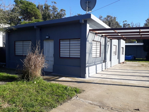 Dos Casas ,una  Al Frente De  3 Ambientes Y  Otra Al Fondo  Barrio El Alfar