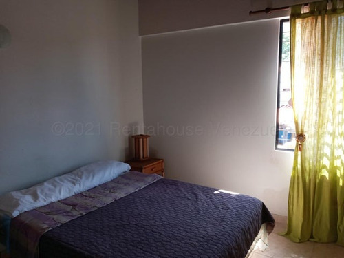 Imagen 16 de 30 de Townhouse En Venta Amplio Comodo Con Patio Interno Ubicado En Zona De Gran Revalorización Y Espacios Para El Esparcimiento Familiar Tazajal Naguanagua