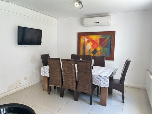 Casa En Venta En El Arrayán, Santiago Amplia Y Luminosa