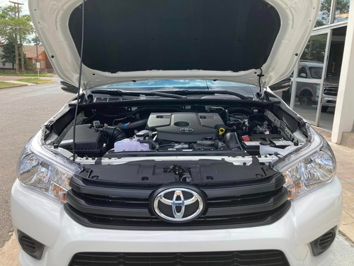 Imagen 11 de 16 de Toyota Hilux D/cabina 2.4 Tdi 150cv Dx 4x2 0km My2023