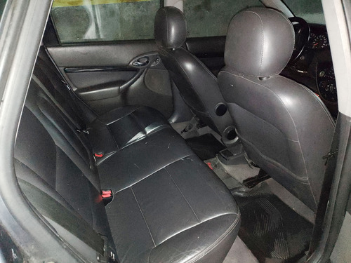Ford Focus 2.0 Ghia 5 Puertas 2003 Nafta Gris Cuero Delanter