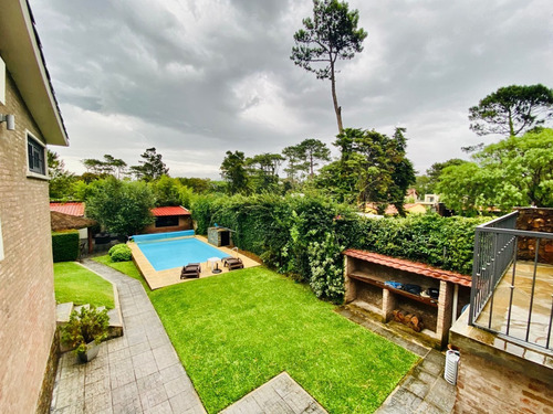 Casa En Venta De 3 Dormitorios En Playa Mansa