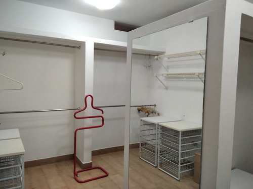 Mh Casa En Venta Ubicada Guaparo Piscina Calle Cerrada Con Vigilancia 670mts2