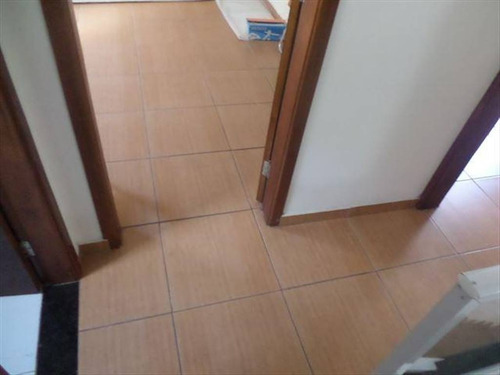 Imagem 16 de 30 de Sobrado Semi Novo Em São Vicente Com 02 Dormitorios E Quintal Em Condominio Bem Localizado - Hm2047