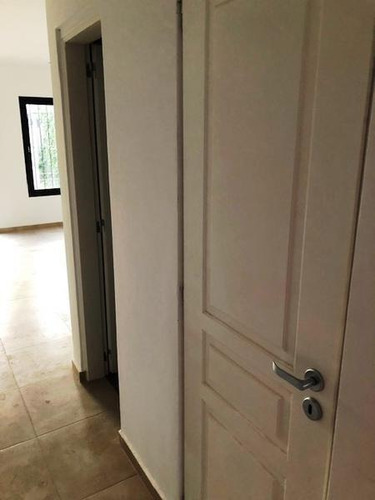Imagen 9 de 30 de Duplex De Tres Ambientes En Venta, En Ituzaingo. Con Patio Y Cochera.