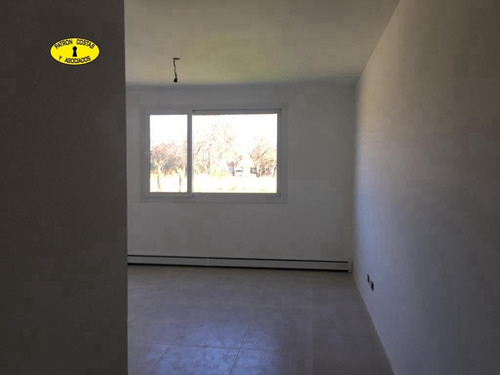 2445aa-casa 3 Dormitorios 1 En Suite Living Comedor Cocina I
