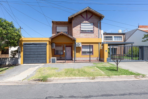 Casa 5 Amb Venta En Tesei Quincho Jardin Excelente