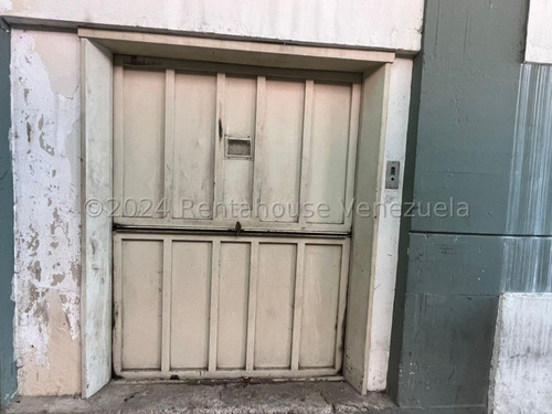 Edificio Industrial En Venta En La Urbina