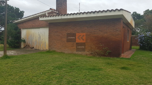 Casa En Venta A Reciclar, Segunda Linea Al Mar- Ref: 8087