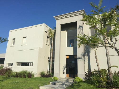 Imagen 2 de 27 de Venta De Casa Con Salida Al Rio En Albanueva