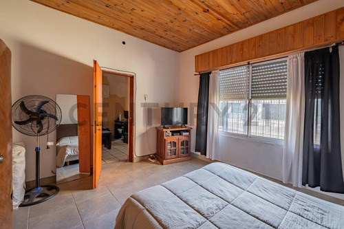 Casa De 3 Ambientes Con Jardín, Patio Y Terraza Lote Propio En Sarandí