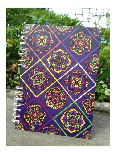 Cuaderno - Bitacora De  Mandala Color Morado Línea O Cuadros