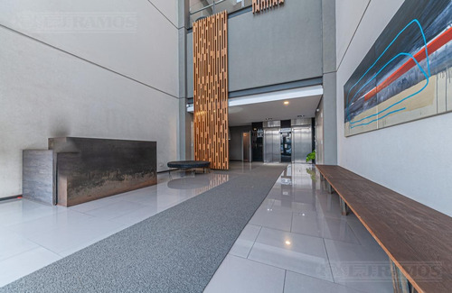 Imagen 6 de 18 de Lj Ramos | Oficina 62m C/ Sala De Reunión Y Kitchenette| Edificio Vohe Km 46, Pilar
