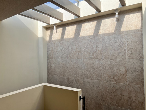 Casa Recien Remodelada, Cuenta Con Todos Los Servicios Basicos Y Cuenta Con Privacidad Al Tener Control De Acceso De Visitantes