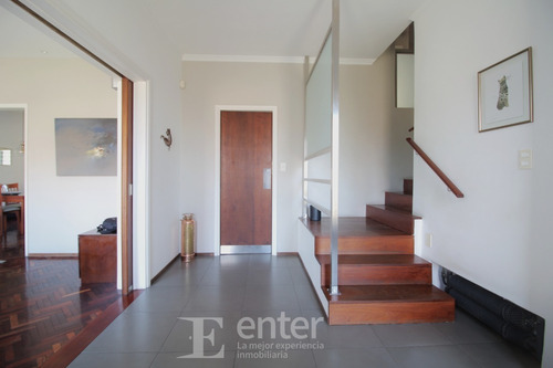 Imagen 5 de 25 de Divina - Gran Casa Con Hermoso Jardín- Zona Residencial De Parque Batlle - 4 Dormitorios / 3 Baños Construidos 224 M2 / Terreno 331 M2. Lugar Para Dos Vehículos.