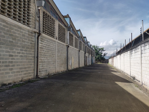 Galpón En Venta En Zona Industrial De Cagua. Aragua